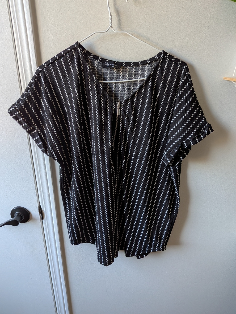 NWOT Lily Morgan Black Short-Sleeve V-Neck Blouse with Zipper Details